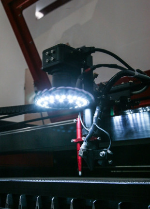 Gravírovací a řezací CO<sub>2</sub> laser  Numco C 1290 s CCD kamerou