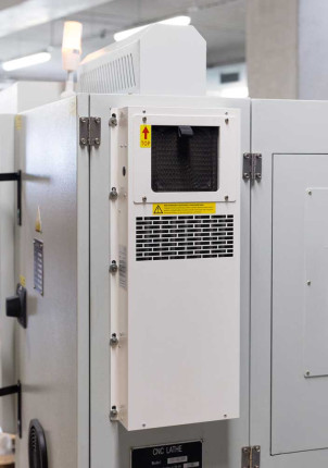 CNC soustruh Numco CK 6140 × 1000 s manuálním sklíčidlem