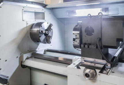 CNC soustruh Numco CK 6140 × 1000 s manuálním sklíčidlem