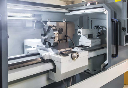 CNC soustruh Numco CK 6140 × 1000 s manuálním sklíčidlem