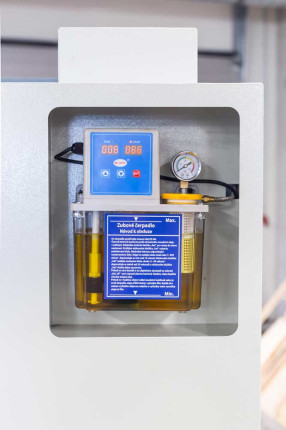 CNC soustruh Numco CK 6132 × 750 s manuálním sklíčidlem