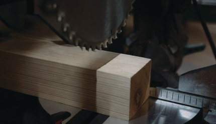 Okružní pila s posuvnou hlavou  KGZ 305 E I