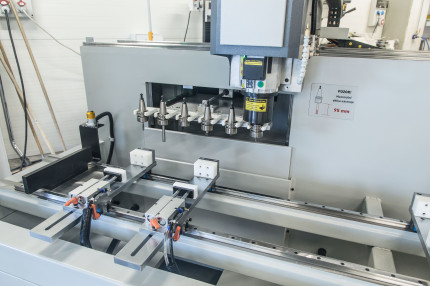 CNC obráběcí centrum na hliníkové profily SKX3-CNC-6000 ATC