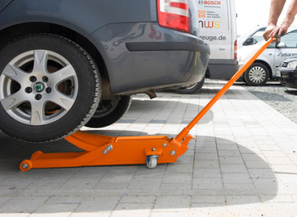 Pojízdný autozvedák SRWH 2000 LF