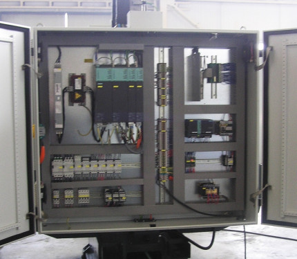 Univerzální CNC frézka F210 TC-CNC