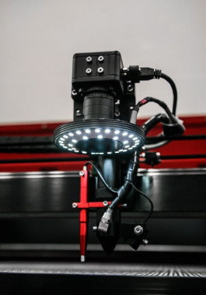 Gravírovací a řezací CO<sub>2</sub> laser  Numco C 1290 s CCD kamerou