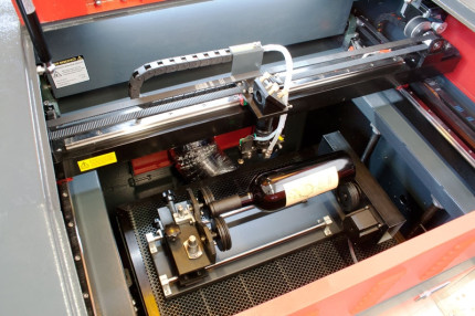 Gravírovací a řezací CO<sub>2</sub> laser Numco E 4060