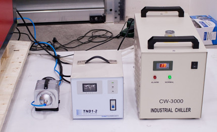 Gravírovací a řezací CO<sub>2</sub> laser Numco E 6090