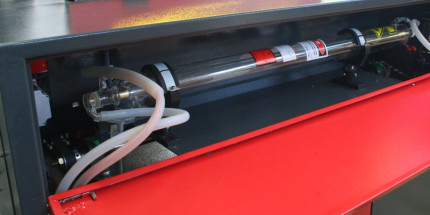 Gravírovací a řezací CO<sub>2</sub> laser  Numco C 1290