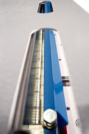 Elektrické nůžky na plech MTBS 1350-30 B s programovatelným zadním dorazem